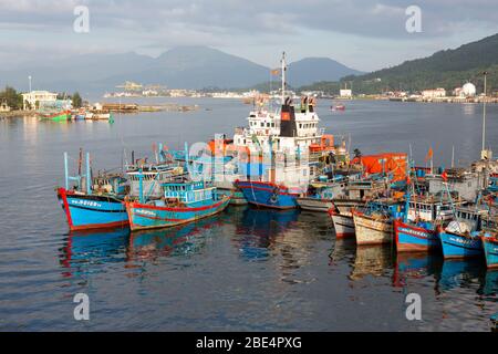 Boote in Da Nang Hafen, Vietnam Stockfoto