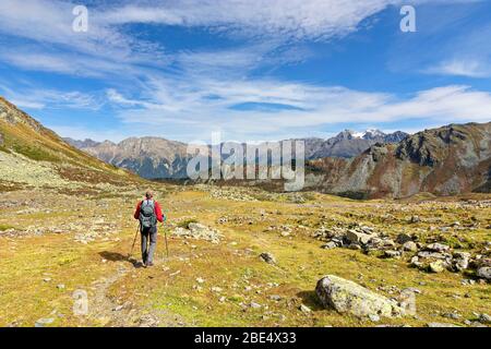Mann wandern in den Bergen. Ötztaler Alpen, Tirol, Österreich Stockfoto