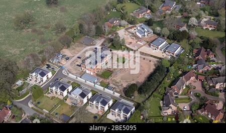 Luftaufnahme des Sandiway House und einer kleinen Wohnsiedlung moderner Häuser in Hartford, Northwich, Cheshire Stockfoto