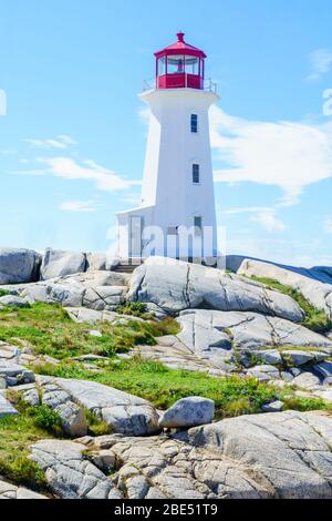 Blick auf den Leuchtturm von Fischerdorf Peggy's Cove, Nova Scotia, Kanada Stockfoto