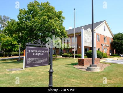 ALPHARETTA, GEORGIA - 13. September 2019: Der Alpharetta Historic District enthält mehrere historische Gebäude aus dem späten 19. Jahrhundert und o Stockfoto