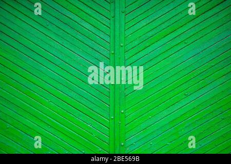 Die Textur der alten grünen Tafel, die diagonal angeordnet ist. Stockfoto