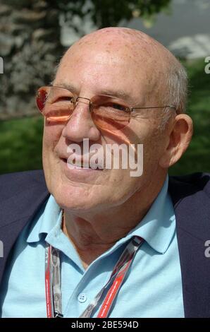 Sakhir, Bahrain. April 2020. Ex-Rennfahrer Stirling MOSS starb im Alter von 90 Jahren. Archivfoto; Sir Stirling Moss, GBR, Ex-Rennfahrer, Porträt, Formel 1, Bahrain Grand Prix 2006/12/03/2006. Kredit: dpa/Alamy Live News Stockfoto