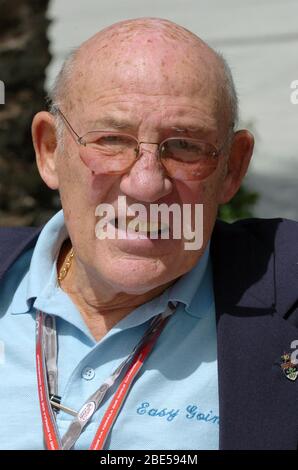 Sakhir, Bahrain. April 2020. Ex-Rennfahrer Stirling MOSS starb im Alter von 90 Jahren. Archivfoto; Sir Stirling Moss, GBR, Ex-Rennfahrer, Porträt, Formel 1, Bahrain Grand Prix 2006/12/03/2006. Kredit: dpa/Alamy Live News Stockfoto