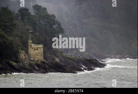 Kingswear Schloss gebaut, um Dartmouth Hafen zu schützen, betrieben vom Landmark Trust an der Mündung des Flusses Dart in Devon Stockfoto