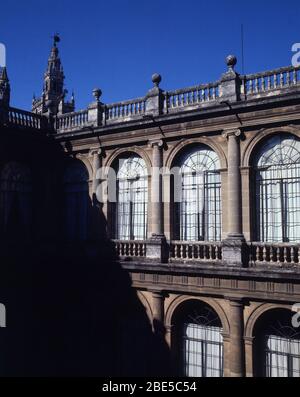 TERRASSE. ANTIGUA LONJA Y CASA DE LA CONTRATACION. ORT: ARCHIVO DE INDIAS. Sevilla. Sevilla. SPANIEN. Stockfoto