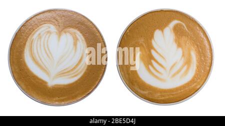 Draufsicht von Cappuchino Kaffee auf weißem Hintergrund. Nahaufnahme der Kaffeetasse Stockfoto