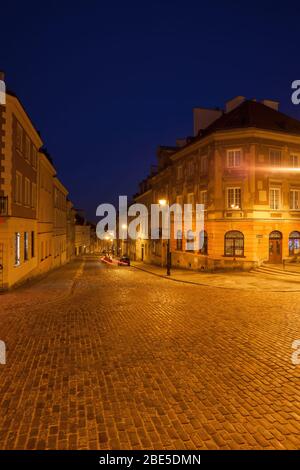 Mostowa und Nowomiejska Kopfsteinpflasterstraßen in der Neustadt Warschau Stadt in Polen Stockfoto