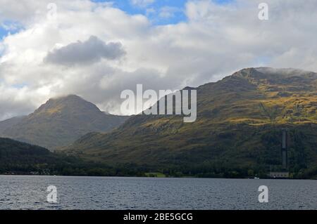 Blick von Inversnaid in Richtung Sloy Power Station, Inveruglas, Loch Lomond und Trossachs National Park, Schottland Stockfoto