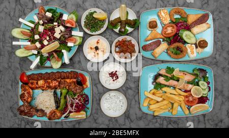 Eine Auswahl an türkischen/nahöstlichen Speisen Stockfoto