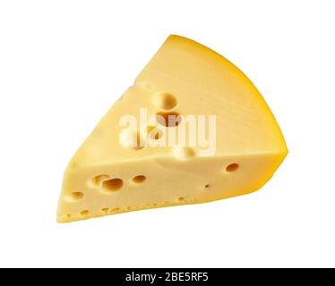 Stück Käse auf weißem Hintergrund isoliert. Käse mit Löchern. Stockfoto