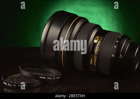 Nikon-Zoom 14-24mm-Objektiv auf Studioaufnahme Stockfoto