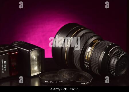 Nikon-Zoom 14-24mm-Objektiv auf Studioaufnahme Stockfoto