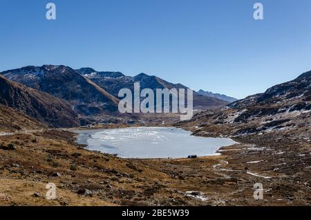 Blick auf den Manju See am Nathu La Pass, Sikkim, Indien Stockfoto