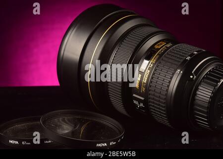 Nikon-Zoom 14-24mm-Objektiv auf Studioaufnahme Stockfoto