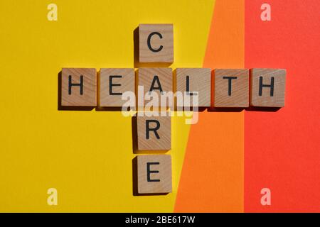 Gesundheitswesen, Wort in 3D-Alphabet Buchstaben, Kreuzworträtsel auf bunten Hintergrund Stockfoto