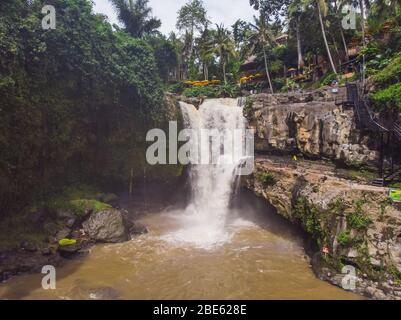 Tegenungan Wasserfall ist ein schöner Wasserfall in Plateau-Bereich und es ist einer der Orte von Interesse von Bali Stockfoto