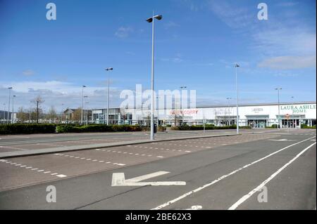 Glasgow, Großbritannien, 12. April, verlassene das Intu Einkaufszentrum in Braehead in Glasgow. Ostersonntag ist normalerweise einer der geschäftigsten Tage des Jahres für Reisende und Käufer, aber Covid-19 hat das Leben in Großbritannien zum Stillstand gebracht. Stockfoto