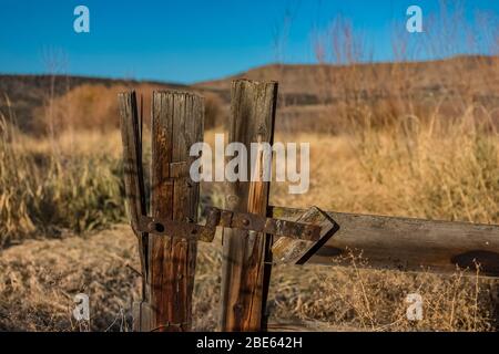 Teil eines alten Tores auf der P Ranch in Malheur National Wildlife Refuge, Oregon, USA Stockfoto