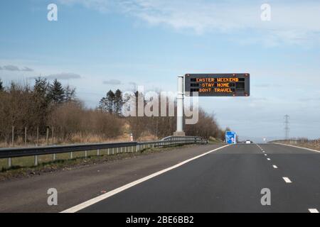 Glasgow, Großbritannien. April 2020. Leere Straßen und Autobahnen in und um Glasgow, während das Coronavirus-System weiterhin gesperrt wird und die Bewohner weiterhin zu Hause bleiben. Quelle: Richard Gass/Alamy Live News Stockfoto