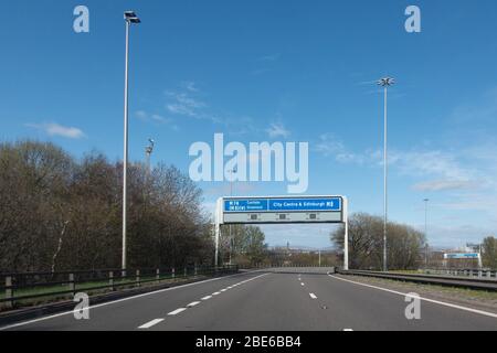 Glasgow, Großbritannien. April 2020. Leere Straßen und Autobahnen in und um Glasgow, während das Coronavirus-System weiterhin gesperrt wird und die Bewohner weiterhin zu Hause bleiben. Quelle: Richard Gass/Alamy Live News Stockfoto