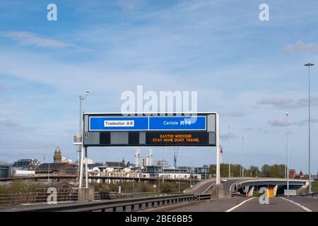 Glasgow, Großbritannien. April 2020. Leere Straßen und Autobahnen in und um Glasgow, während das Coronavirus-System weiterhin gesperrt wird und die Bewohner weiterhin zu Hause bleiben. Quelle: Richard Gass/Alamy Live News Stockfoto