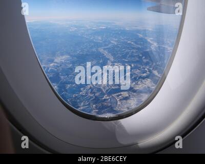 Blick aus einem Flugzeugfenster auf die Monatine des Iran Stockfoto