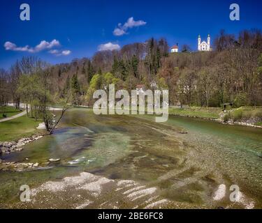 DE - BAYERN: Heilig-Kreuz-Kirche (Kalvarienberg) oberhalb der Isar bei Bad Tölz Stockfoto