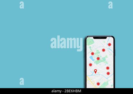 Coronavirus COVID-19 Tracking App mit Datenschutz zeigt Ihren Standort und infizierte Personen auf blauem Hintergrund mit Kopierplatz. Verbreitung von Co. Stoppen Stockfoto