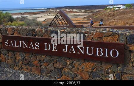 Schilder und Salzpfannen in Wohnungen, Lanzarote, Kanarische Inseln, Spanien, Januar 2020 Stockfoto