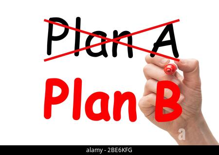 Konzept Plan B. Männliche Hand löscht die Worte Plan A und ersetzt sie durch Plan B auf einem Whiteboard Stockfoto