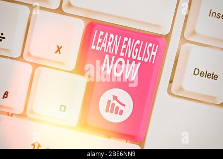 Handschrift text Englisch lernen Jetzt. Konzeptionelle Foto gewinnen oder der Erwerb von Wissen und Fähigkeiten der englischen Sprache Stockfoto