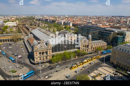 Budapest, Ungarn - 12. April 2020: Leere Straßen in der Stadt verglichen mit dem Coronavirus. Stockfoto