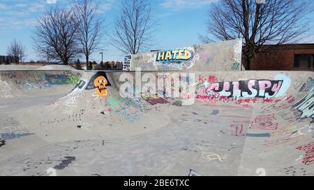 April 12 2020, London Ontario Kanada, Luftaufnahme des Skateparks auf Wonderland Rd North ist während des Coronavirus geschlossen. Stockfoto