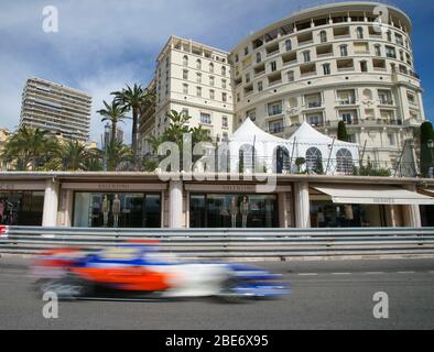 Hotel de Paris. Mai 2010. Monaco, Monte-Carlo - 15. Mai 2010: Monaco F1 Grand Prix Wochenende mit Porsche Supercup und GP2 Series im Hotel de Paris. FIA, GP3, F2, F3, Motorsport weltweit nutzen Quelle: dpa/Alamy Live News Stockfoto