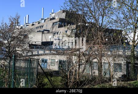 Berlin, Deutschland. April 2020. Das Tierprüflabor der Freien Universität Berlin der sogenannte "Mäusebunker". Im Herbst soll der "Mäusebunker" nach dem Willen der Betreiber abgerissen werden. Quelle: Britta Pedersen/dpa-Zentralbild/ZB/dpa/Alamy Live News Stockfoto