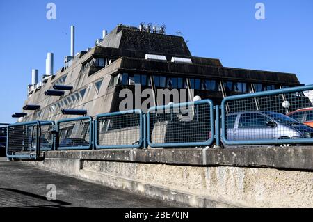 Berlin, Deutschland. 06. Apr 2020. Tiertestlabor der Freien Universität Berlin der sogenannte "Mäusebunker". Im Herbst soll der "Mäusebunker" nach dem Willen der Betreiber abgerissen werden. (Zu 'Monstern oder Konkreten - was wird aus dem Mäusebunker?') Quelle: Britta Pedersen/dpa-Zentralbild/ZB/dpa/Alamy Live News Stockfoto