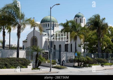 Los Angeles, CA/USA - 11. April 2020: Die griechisch-orthodoxe Kathedrale der Heiligen Sophia kann wegen des Coronavirus quar keinen Ostersonntag feiern Stockfoto