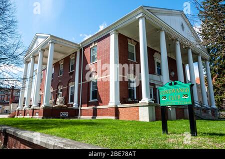 Der Conewango Club of Warren, ein sozialer Club seit 1896 an der Ecke Market Street und Second Avenue, Warren, Pennsylvania, USA Stockfoto