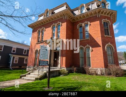 Das Warren County Historical Society Gebäude auf der 4th Street, ein umgebautes Haus jetzt ein Museum und Bildungsbibliothek, Warren, Pennsylvania, USA Stockfoto