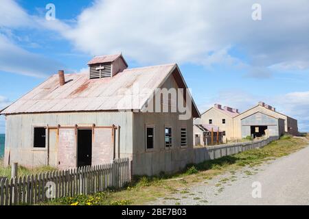 San Gregorio Stadtbild, Punta Delgada, Chile Wahrzeichen. Estancia San Gregorio. Verlassene Gebäude Stockfoto