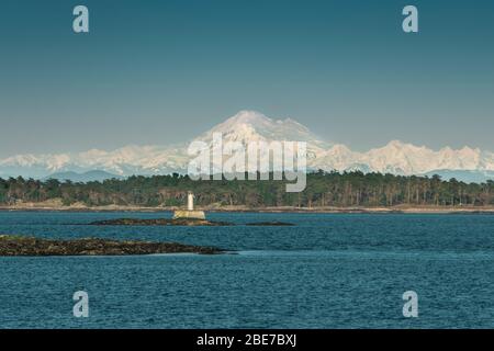 Mt Baker von der beliebten Oak Bay Marina in Victoria Kanada Stockfoto