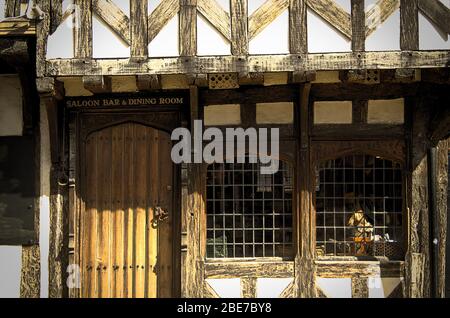 Fachwerk-Pub im Süden Englands Stockfoto