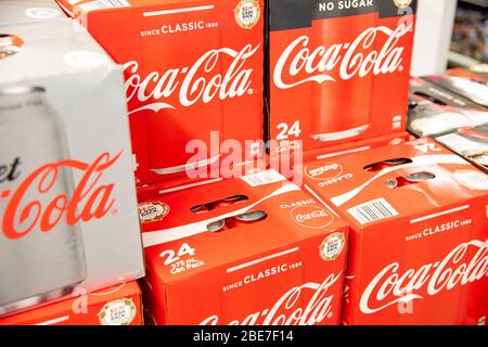 Alkoholfreie Getränke Koks und Ernährung Coca Cola abgebildet auf einem