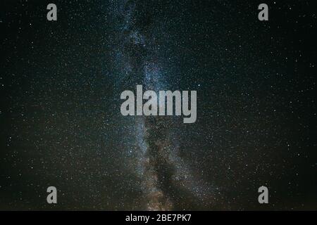 Natürliche Nachthimmel, Sterne, die Milchstraße. Echtes Foto Sternenhimmel Hintergrund. Stockfoto
