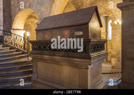 Das Grab des Vratislaus I. von Böhmen in der St. Georgsbasilika, Prager Burg, Prag, Tschechische Republik. Stockfoto