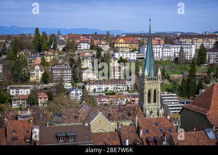 Blick vom Berner Dom zur christlich-katholischen Kirche St. Peter und Paul im historischen Zentrum der Altstadt, Blick auf die Innenstadt, Bern Stockfoto