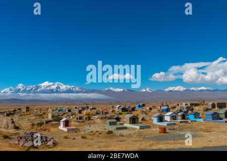Aymaran Land mit der Cordillera Real und ihren 6.000 m hohen Gipfeln, Halbinsel Huata, Department La Paz, Bolivien, Lateinamerika Stockfoto