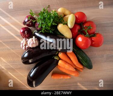 Sortiment aus frischem und rohem Gemüse Stockfoto