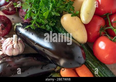 Sortiment aus frischem und rohem Gemüse Stockfoto